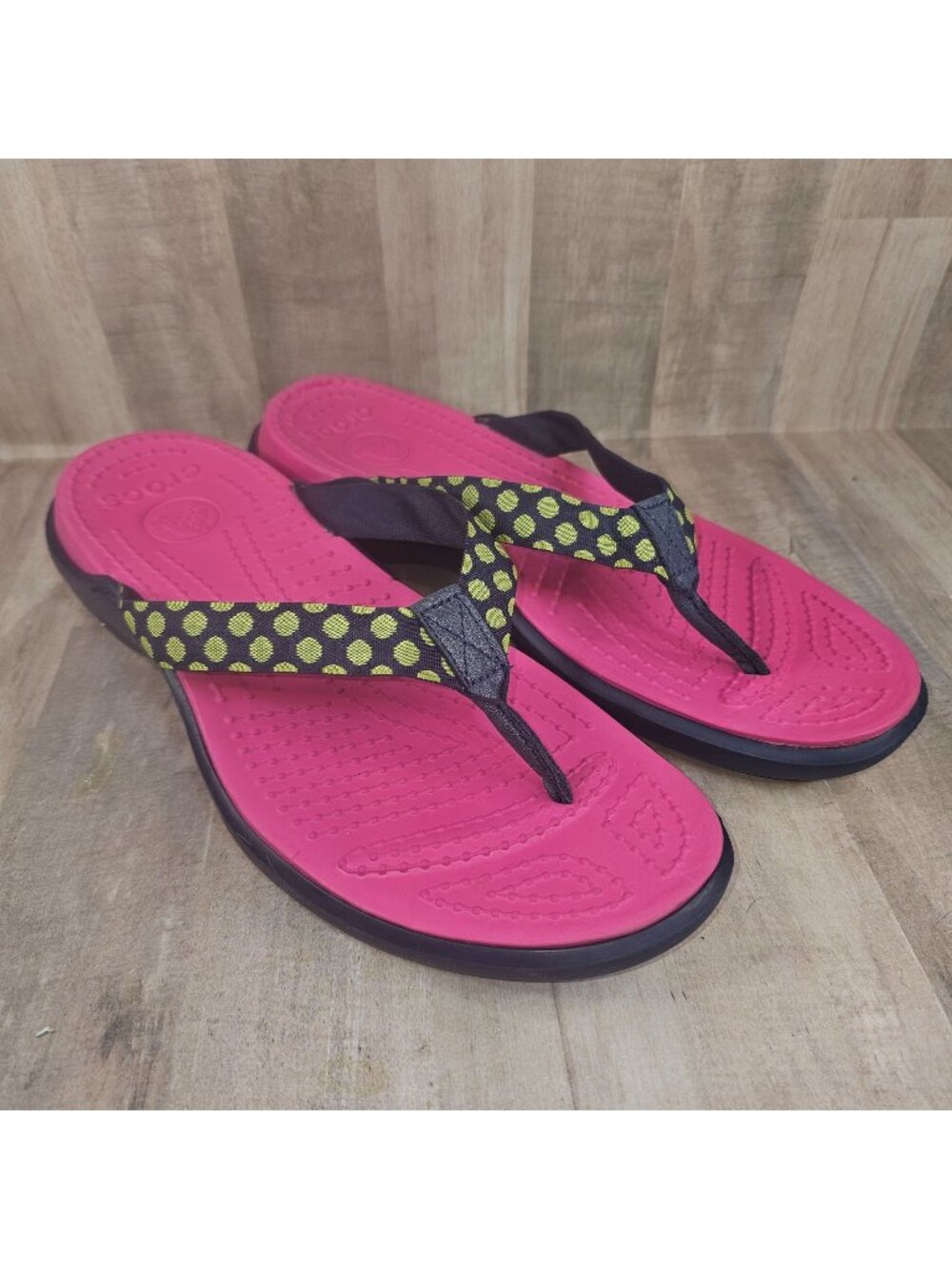 Crocs Womans Size 10 Flip Flops Shoes Sandals Pink Blue Polka Dots Summer Beach